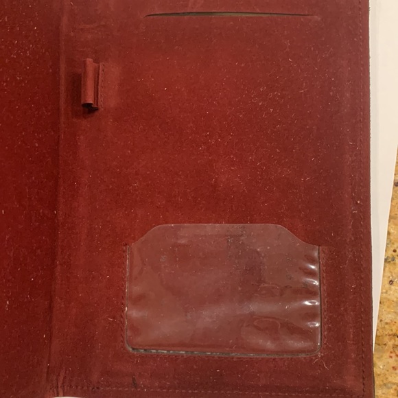 VANTAGE LEATHER OFFICE SET - PORTFOLIO/PAPER HOLDER - BURGUNDY WITH BRASS TRIM - Picture 8 of 9